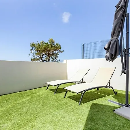 Wave Throne Heights Pool And Terrace